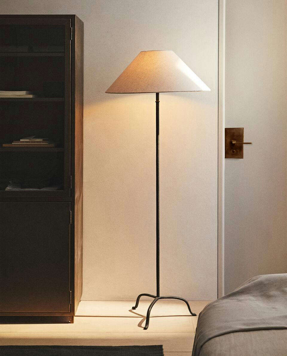 LAMP WITH TRIPOD BASE - zraahomeo